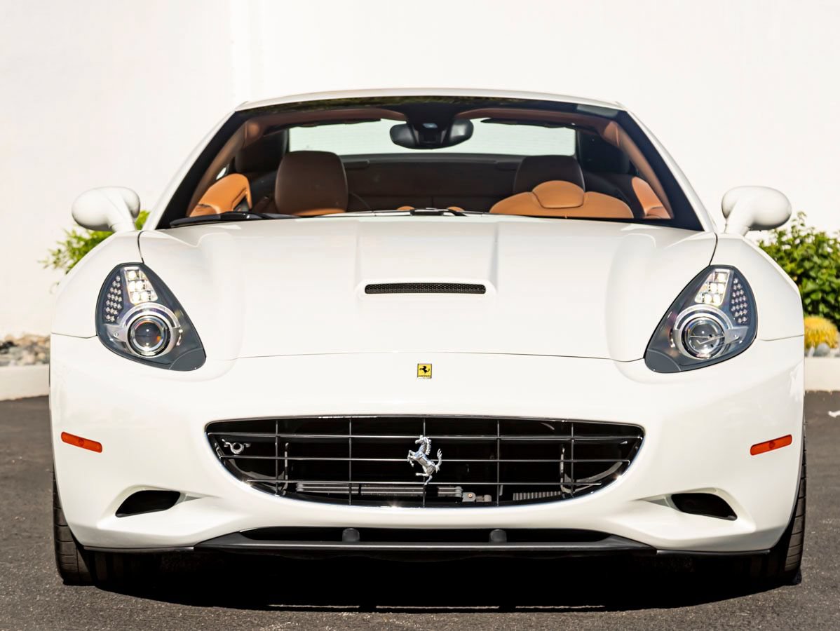 Used 2010 Ferrari California RWD image 4