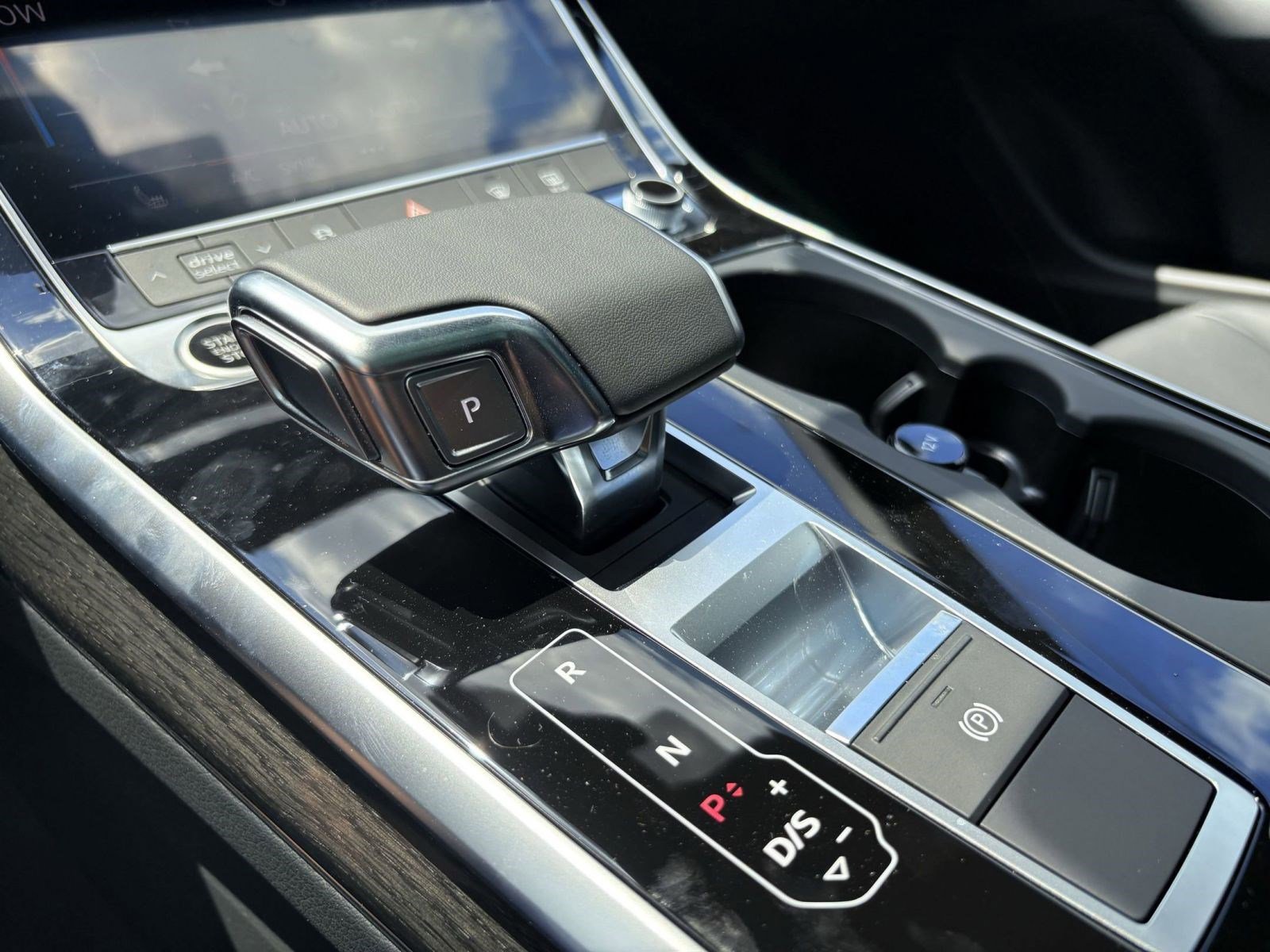 New 2025 Audi Q8 Premium image 17