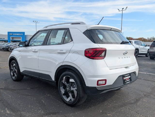 Used 2025 Hyundai Venue SEL FWD image 5