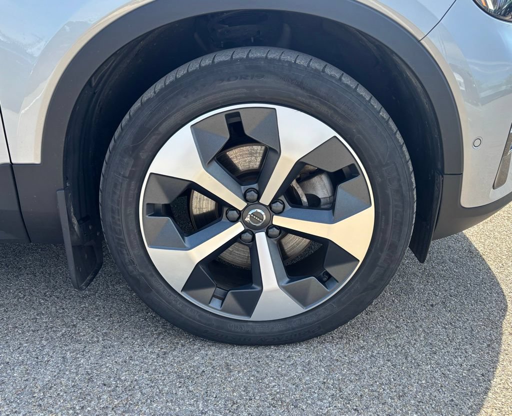 Certified 2023 Volvo XC40 B5 Plus w/ Driver Assist Package AWD/4WD image 33