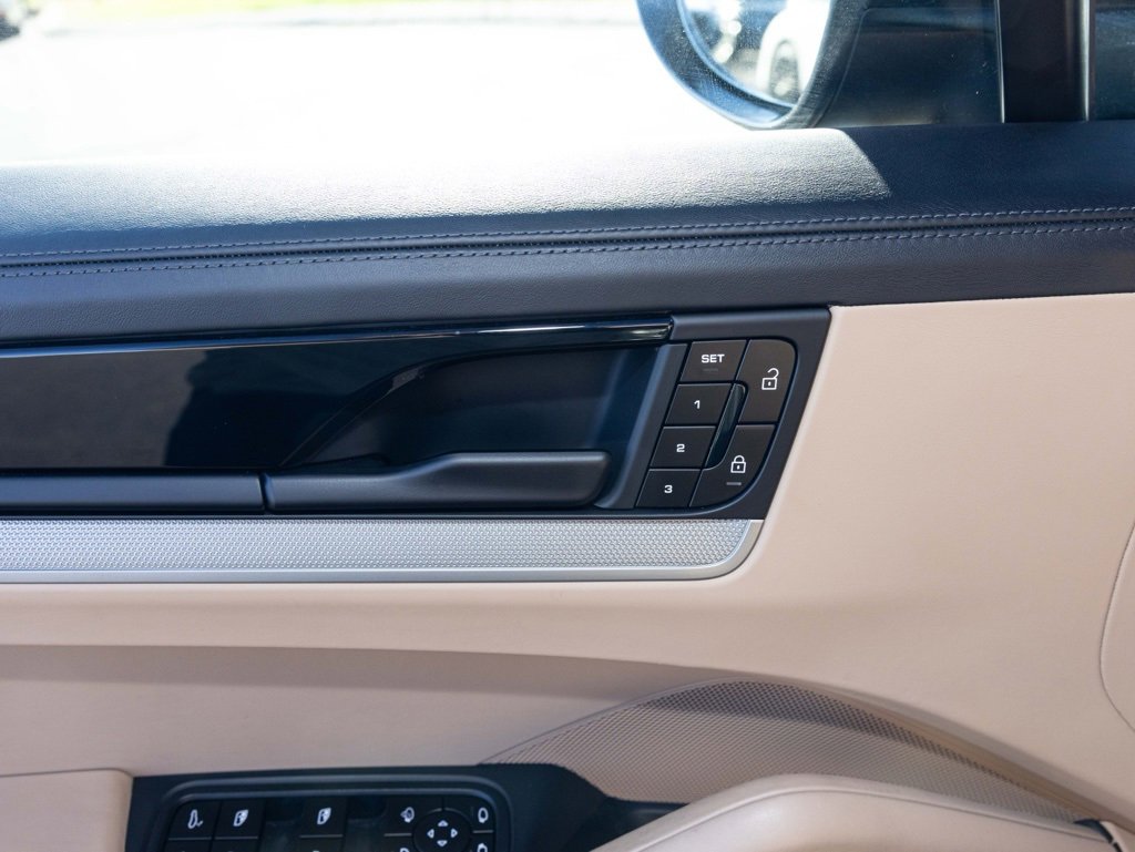 Used 2024 Porsche Cayenne Coupe image 20