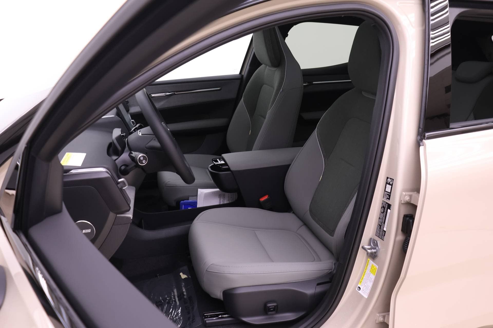 New 2026 Volvo EX30 Cross Country Ultra w/ Protection Package Premier AWD/4WD image 10