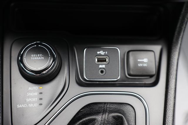 Used 2021 Jeep Cherokee Latitude Lux w/ Comfort/Convenience Group image 30