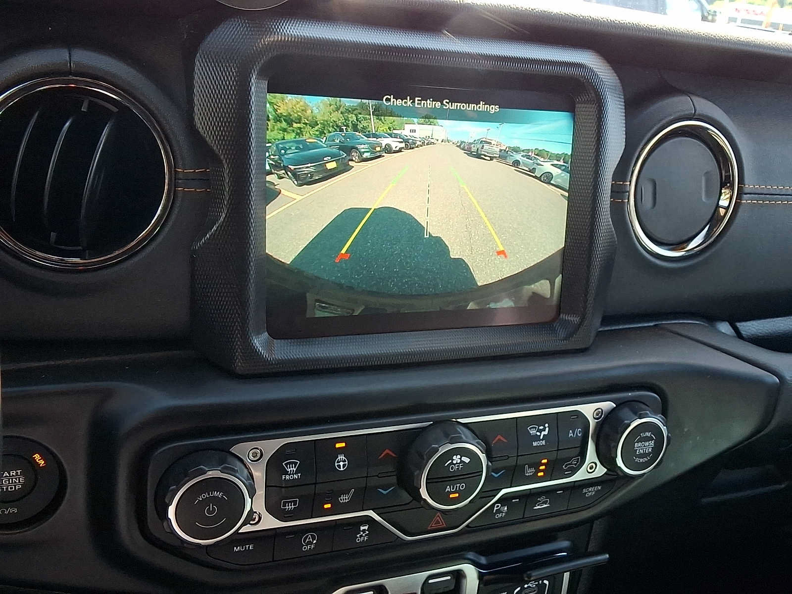 Used 2023 Jeep Wrangler Unlimited Sahara AWD/4WD image 19