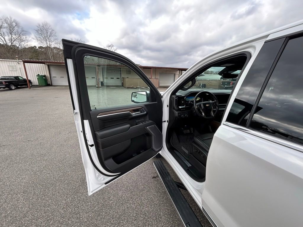 Used 2022 Chevrolet Silverado 1500 High Country w/ High Country Premium Package image 27