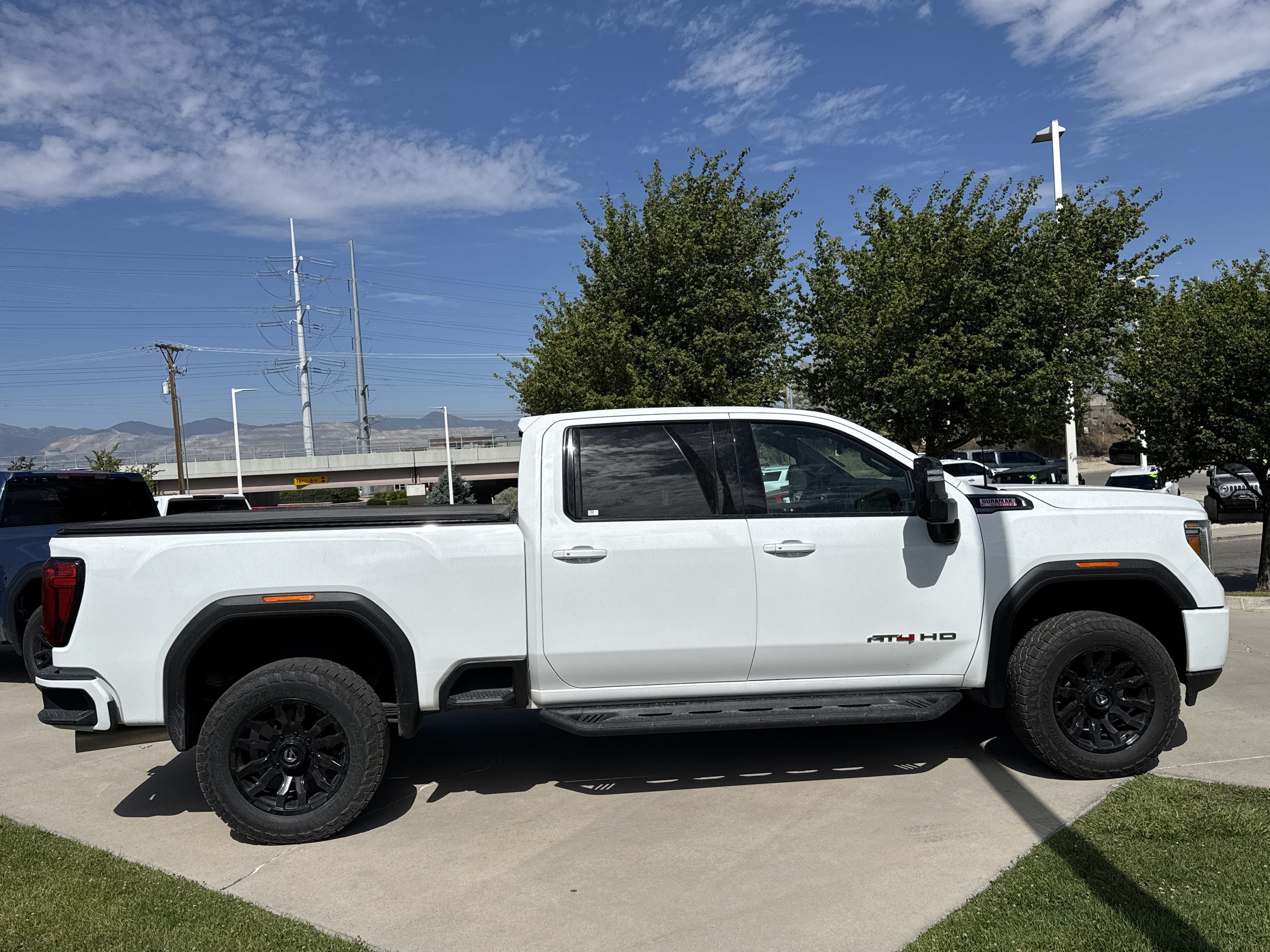 Used 2023 GMC Sierra 2500 AT4 w/ AT4 Preferred Package AWD/4WD image 6