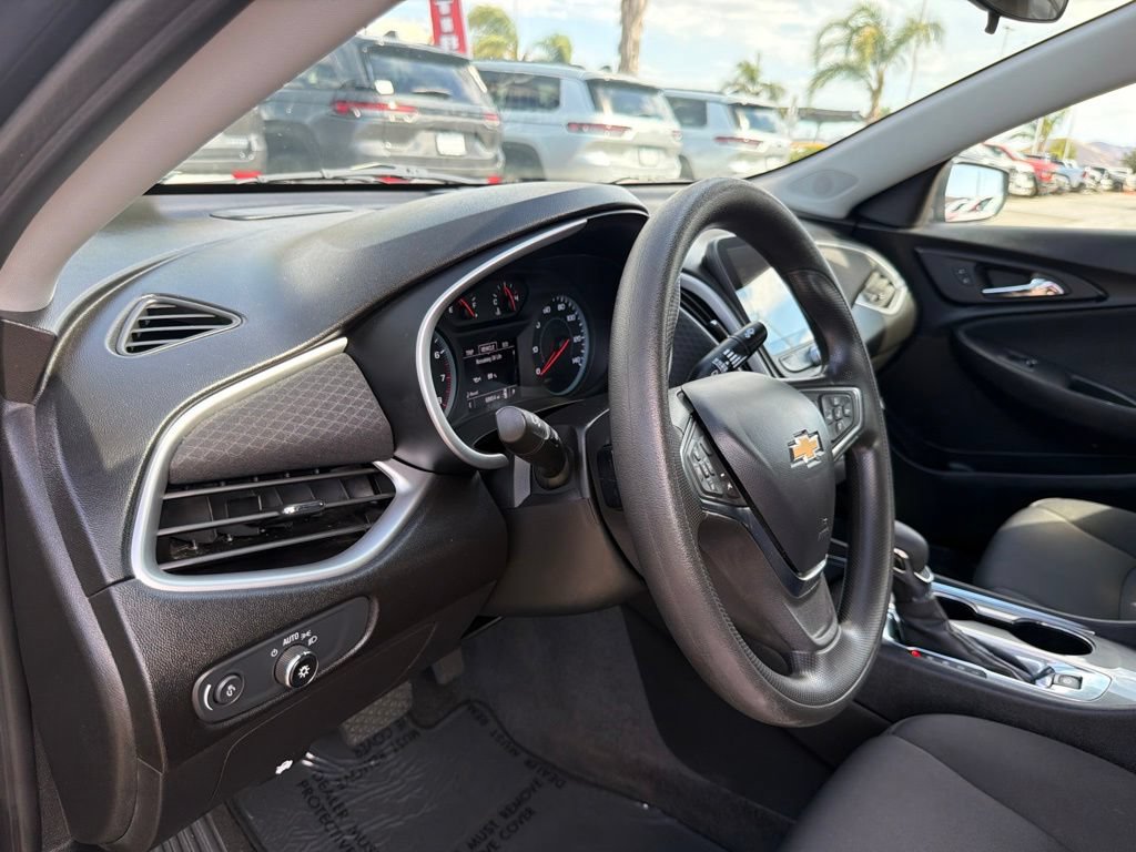 Used 2023 Chevrolet Malibu LT FWD image 15