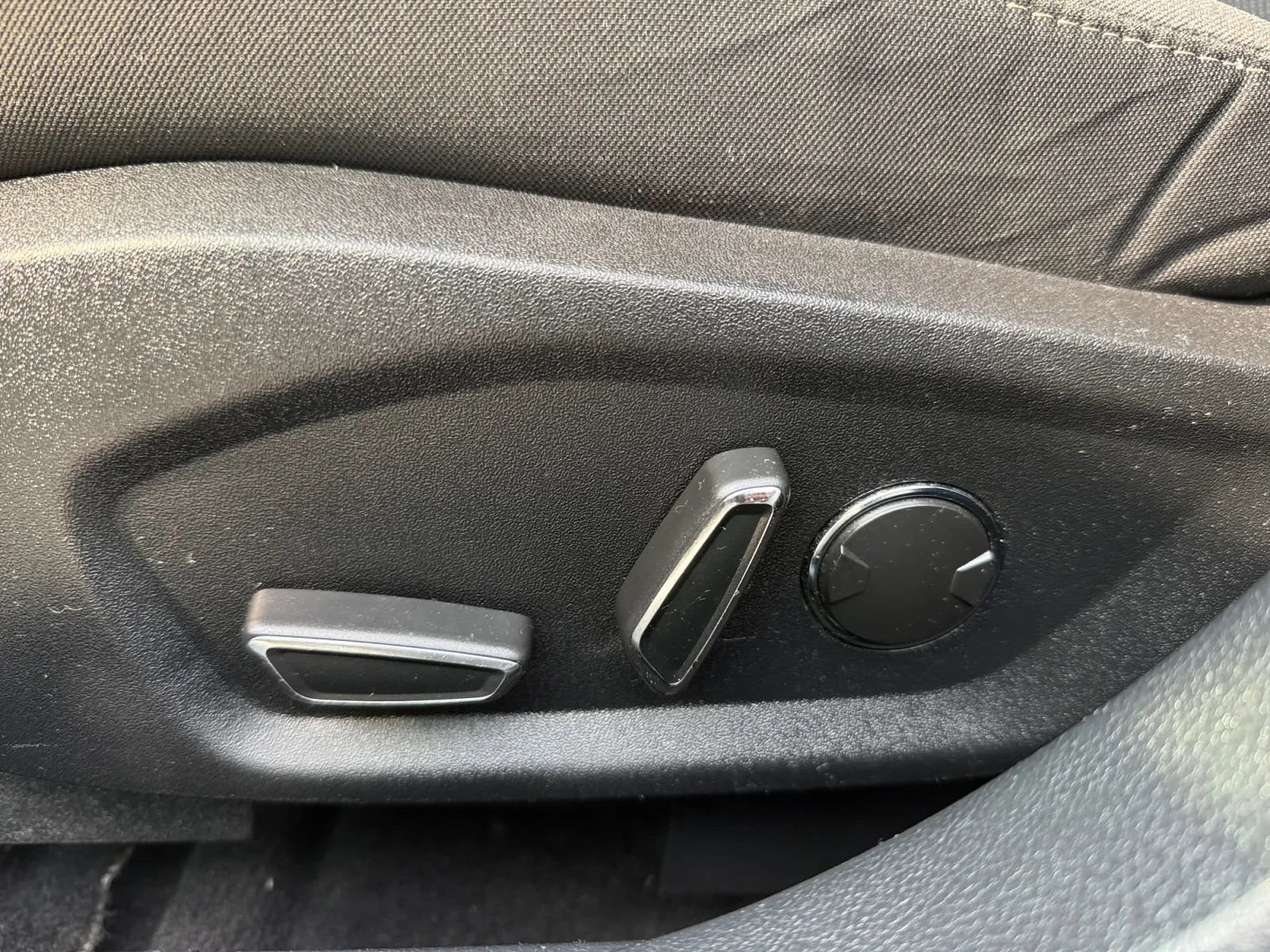 Used 2019 Ford Fusion SE FWD image 17