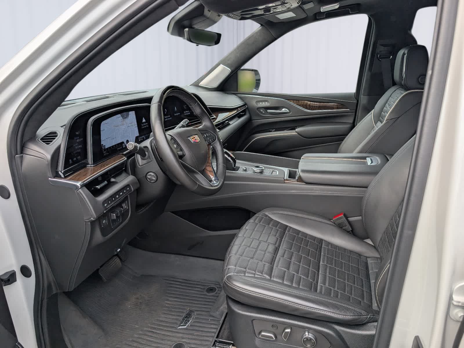 Used 2024 Cadillac Escalade Sport Platinum w/ LPO, ONYX Package AWD/4WD image 19
