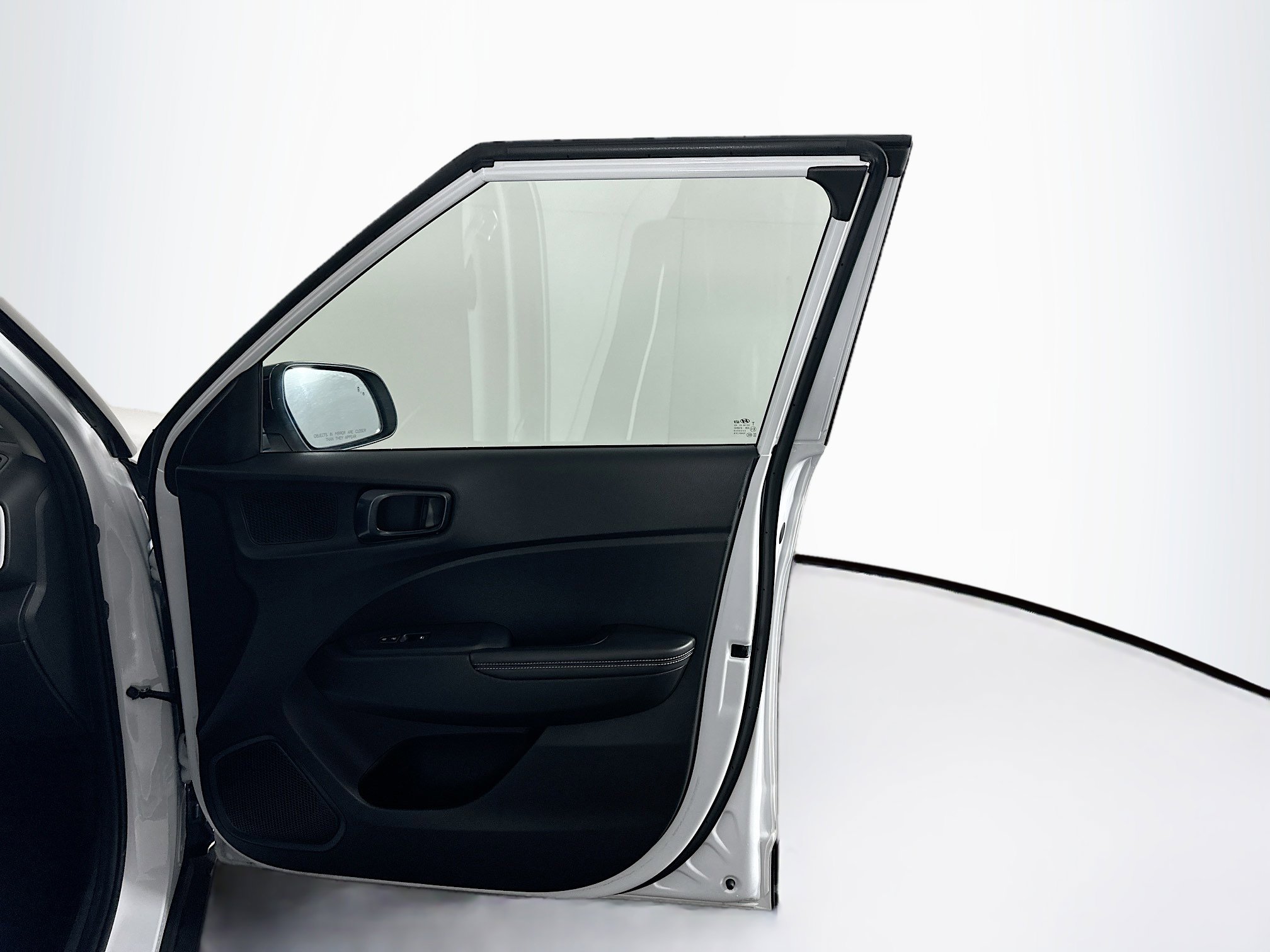 Used 2025 Hyundai Venue Limited image 32