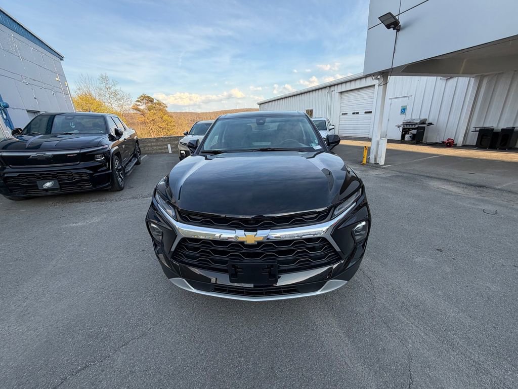 Used 2025 Chevrolet Blazer LT AWD/4WD image 8