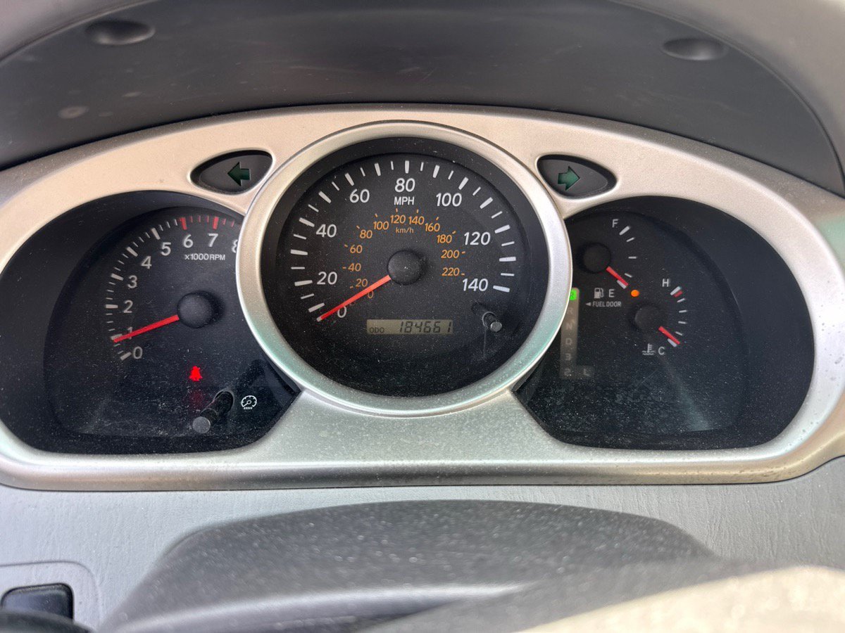 Used 2005 Toyota Highlander 4WD V6 w/ 3rd Row image 21