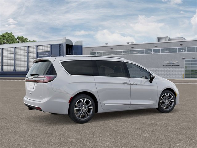 New 2026 Chrysler Pacifica Pinnacle image 4