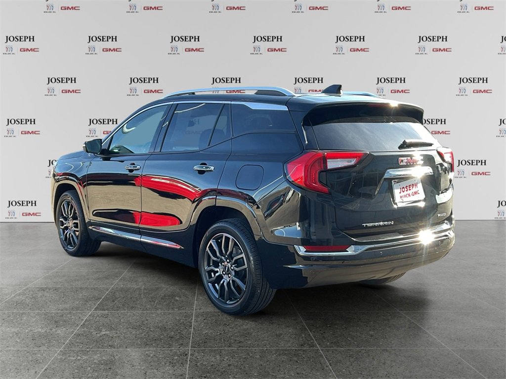 Used 2023 GMC Terrain Denali w/ Black Diamond Edition image 6