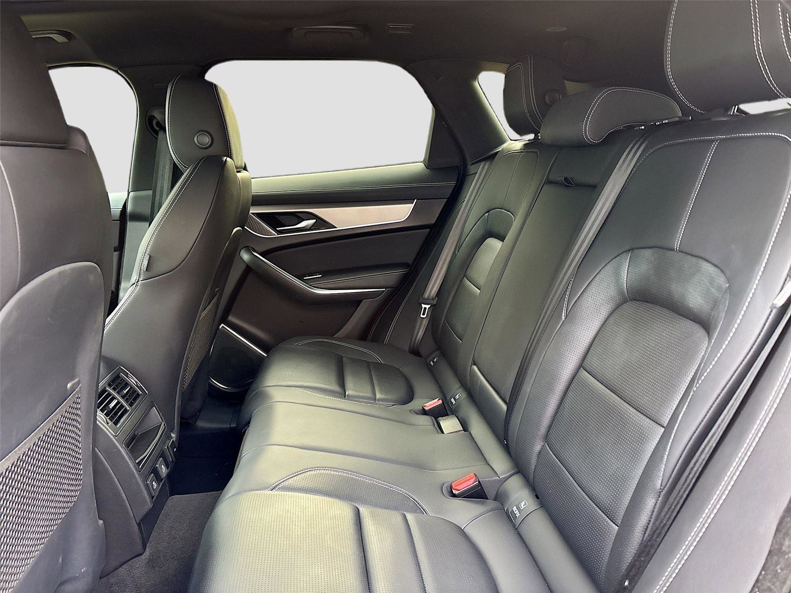 Used 2024 Jaguar F-PACE R-Dynamic S image 27