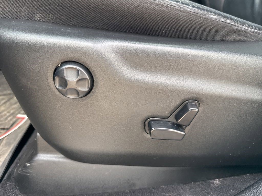 Used 2021 Jeep Grand Cherokee Limited w/ Sun & Sound Group image 12