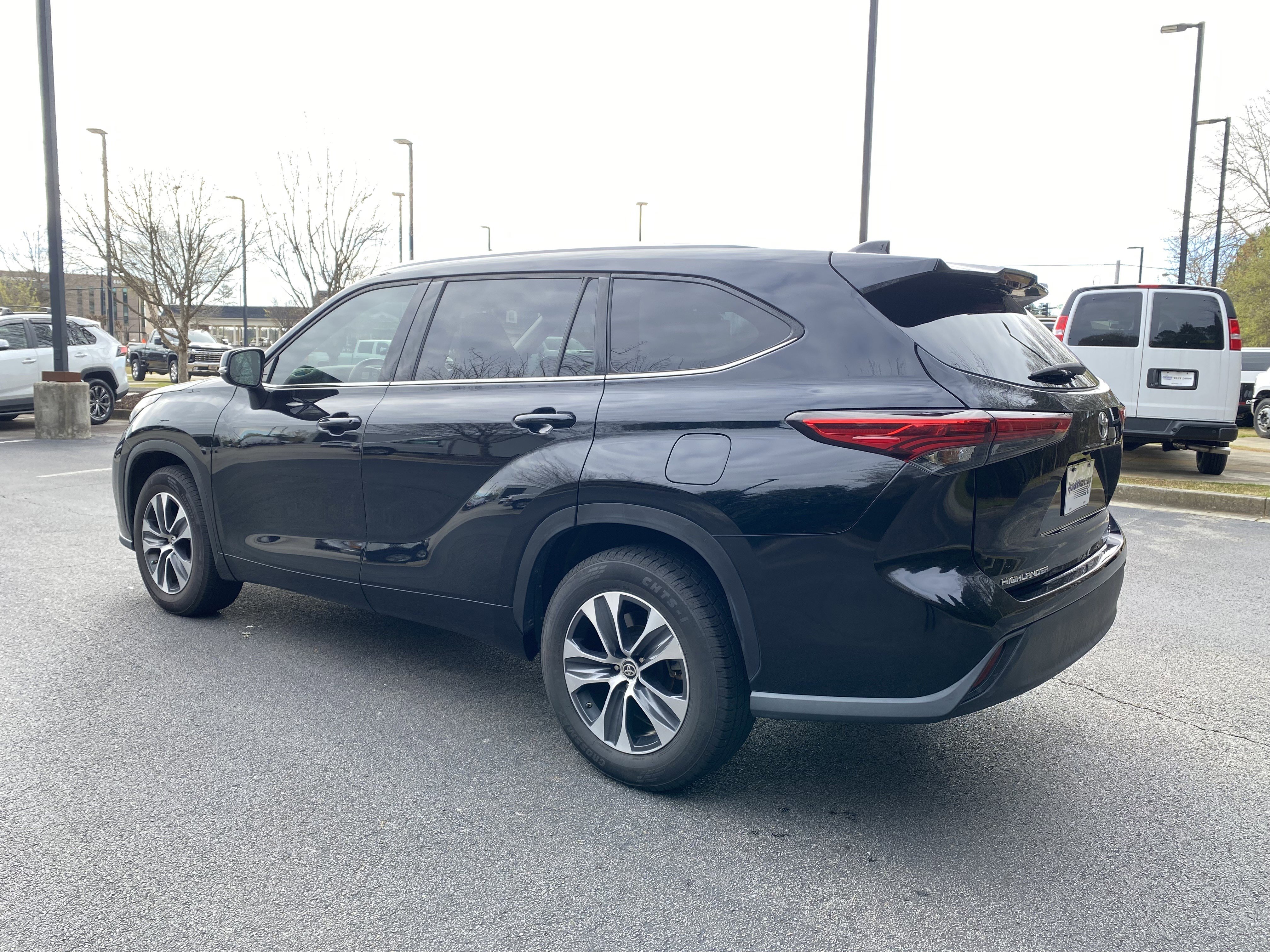 Used 2020 Toyota Highlander XLE image 7