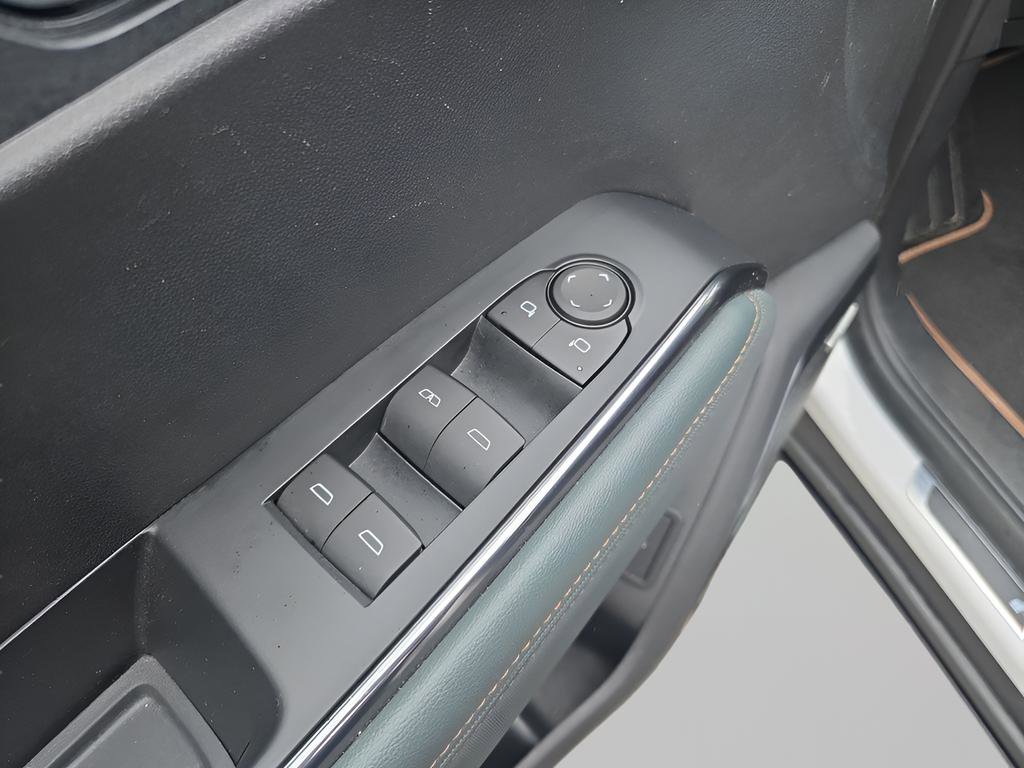 Used 2025 GMC Acadia AT4 image 28