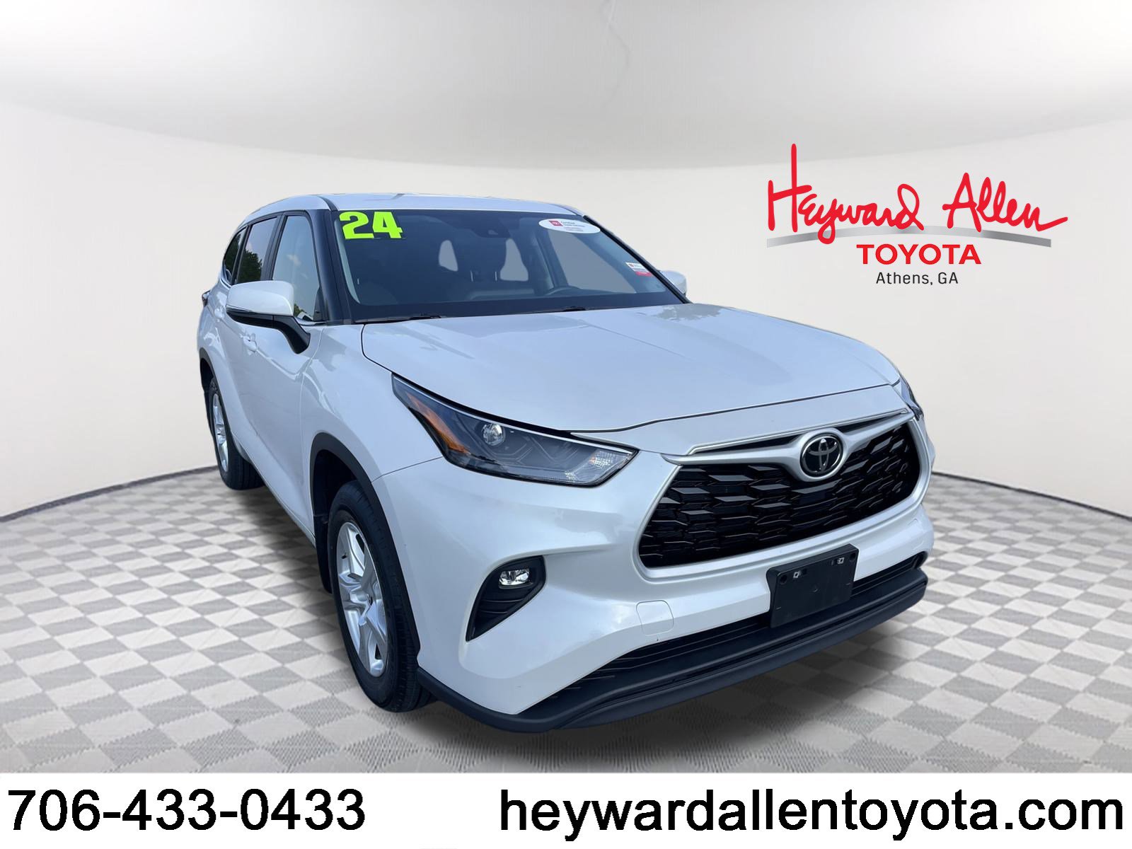 Certified 2024 Toyota Highlander LE image 1