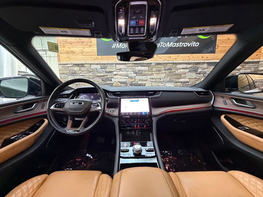 Used 2023 Jeep Grand Cherokee Summit w/ Luxury Tech Group V AWD/4WD image 23