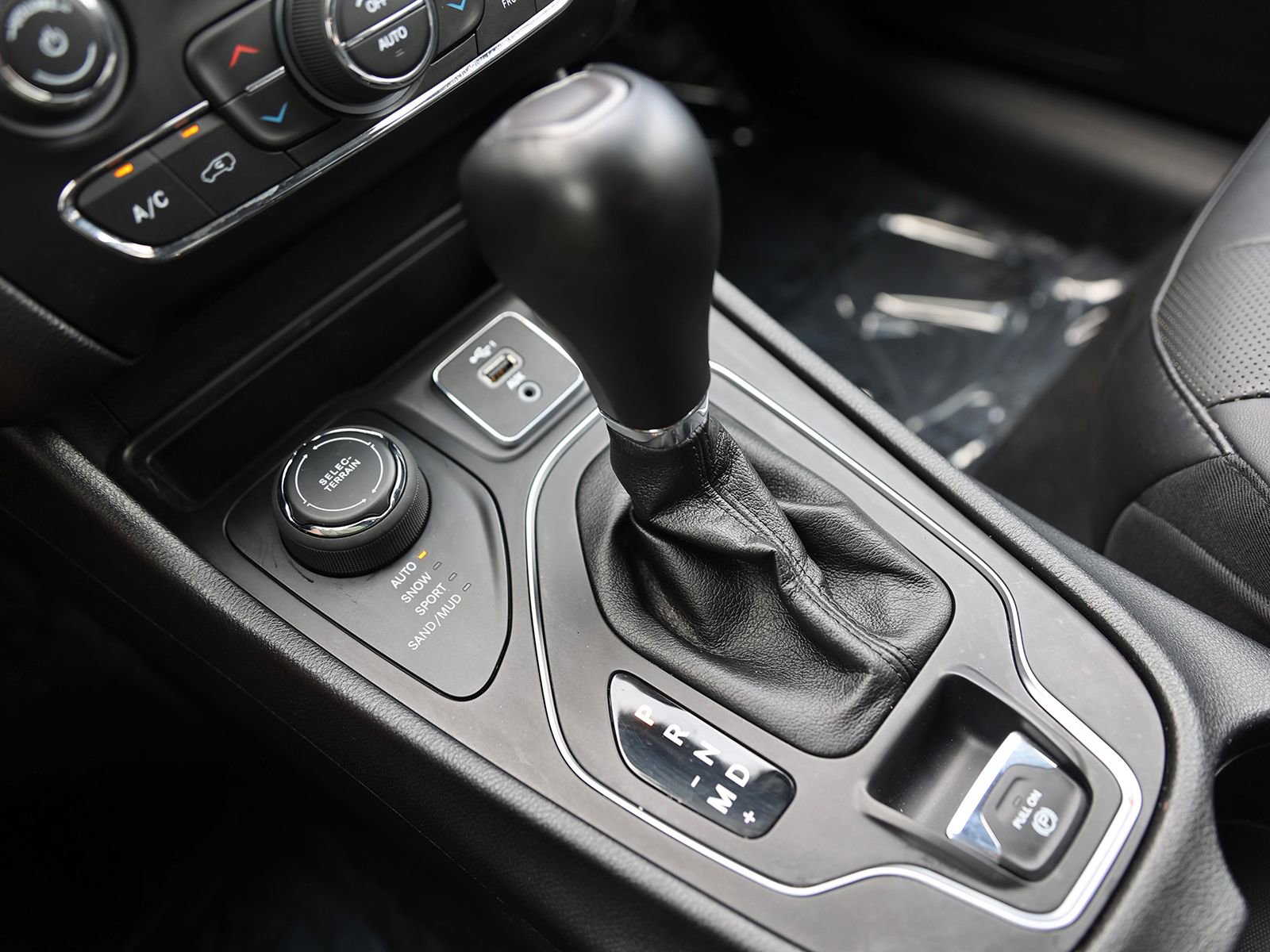 Used 2021 Jeep Cherokee Latitude Lux w/ Comfort/Convenience Group image 33