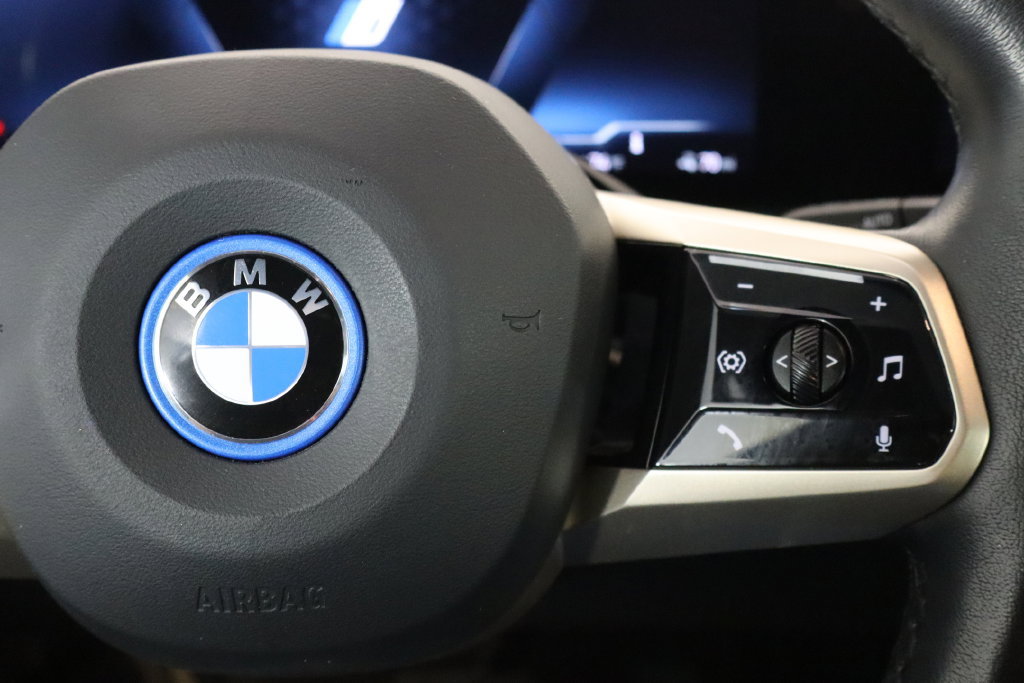 Used 2023 BMW iX xDrive50 w/ Premium Package AWD/4WD image 10