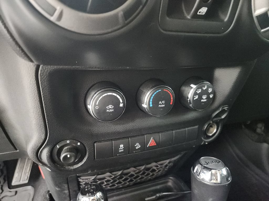 Used 2014 Jeep Wrangler Unlimited Sport w/ Quick Order Package 24S AWD/4WD image 28