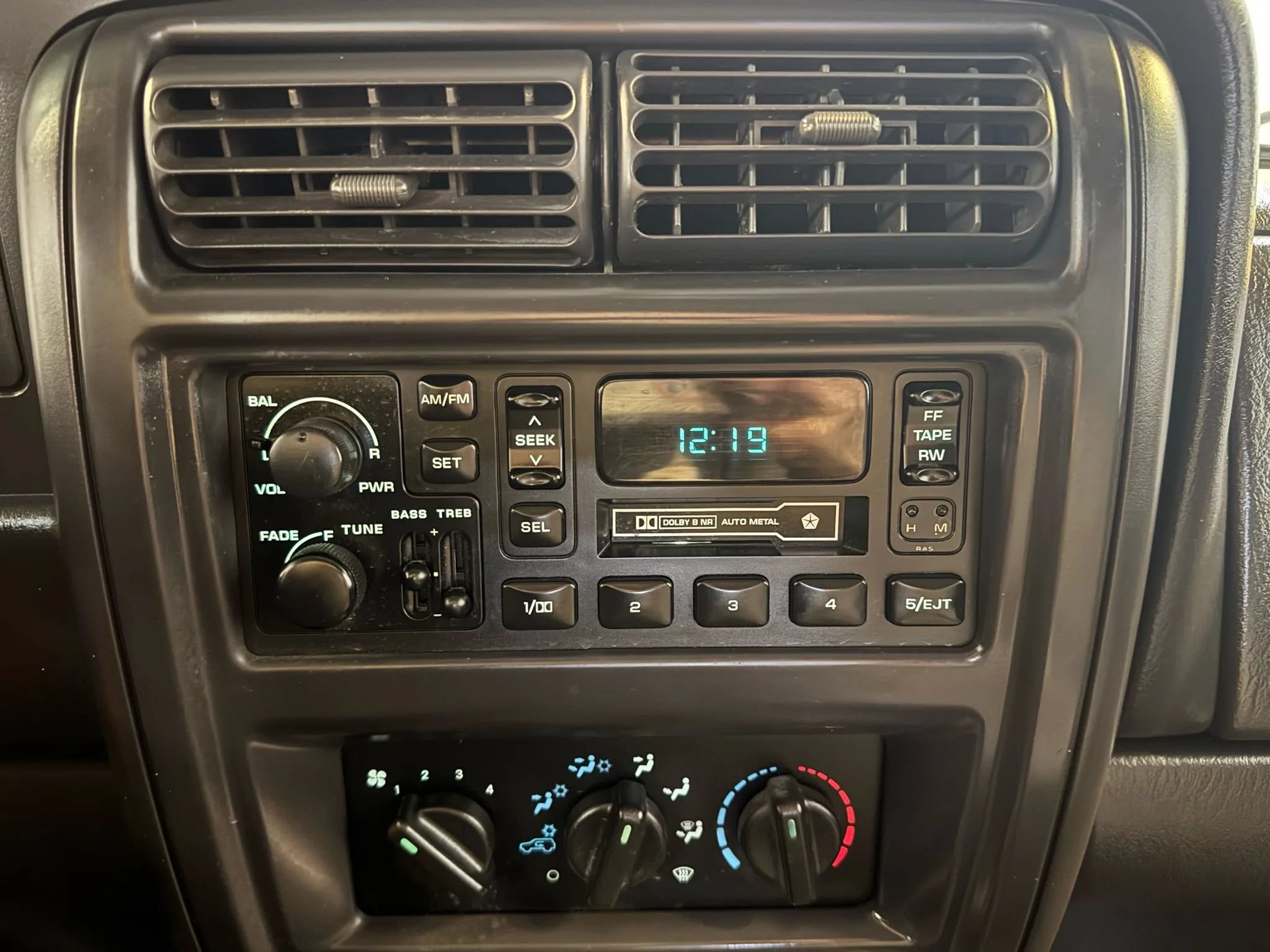 Used 2000 Jeep Cherokee SE AWD/4WD image 15