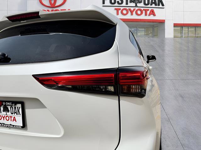 Used 2021 Toyota Highlander LE image 13