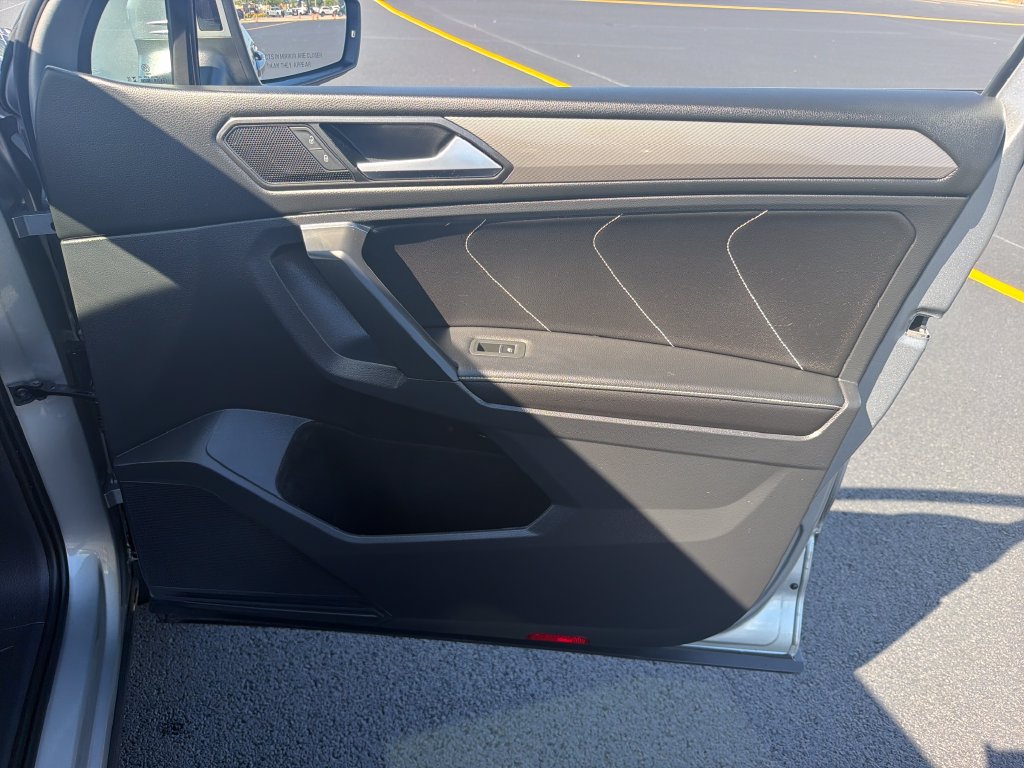 Certified 2023 Volkswagen Tiguan SE w/ Panoramic Sunroof Package AWD/4WD image 25