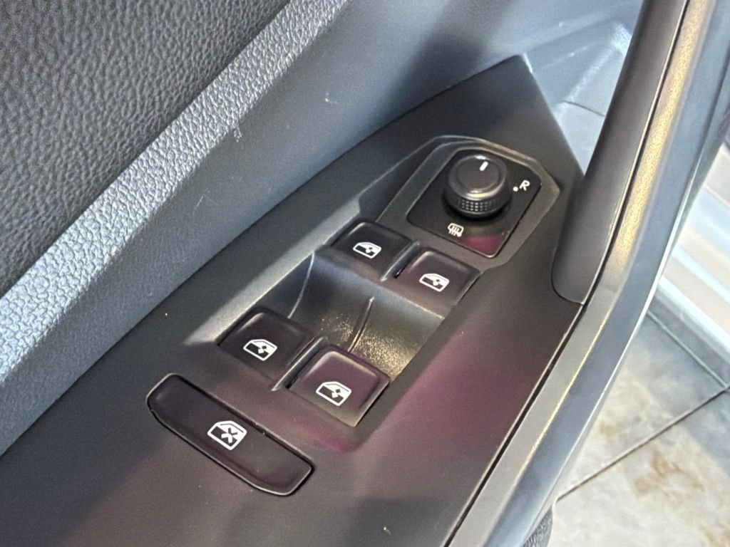 Used 2020 Volkswagen Jetta SEL FWD image 18