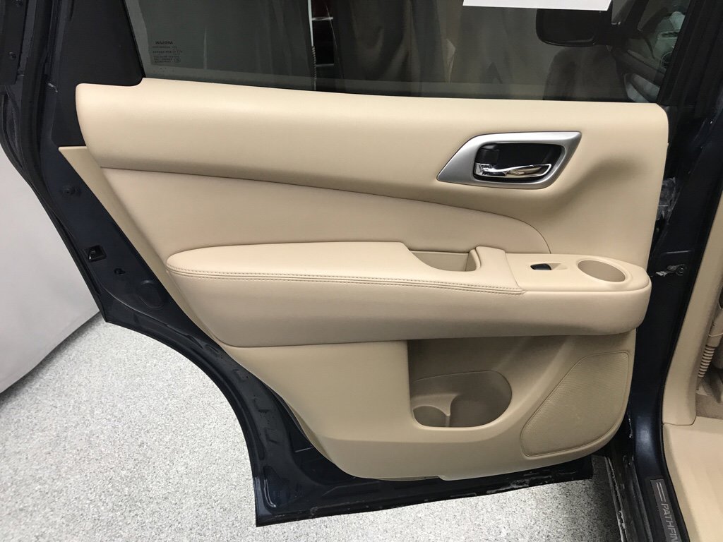 Used 2014 Nissan Pathfinder Platinum w/ Platinum Premium Package image 13