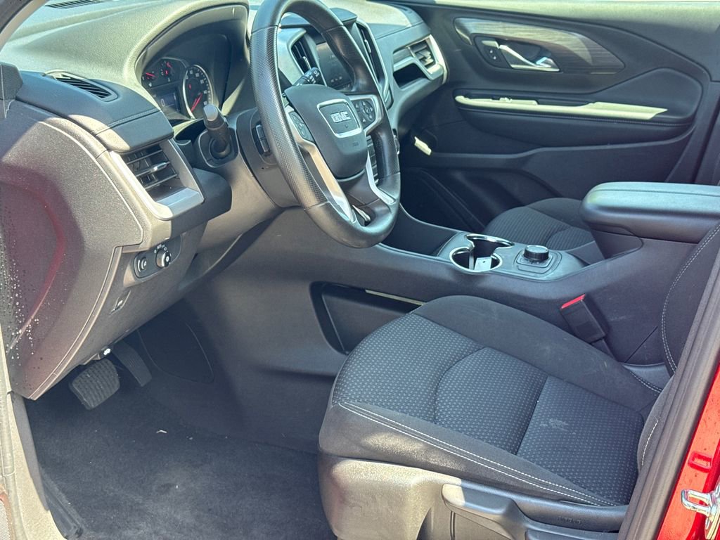 Used 2024 GMC Terrain SLE w/ Elevation Edition FWD image 9