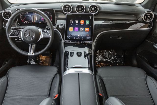 Used 2025 Mercedes-Benz GLC 300 4MATIC image 7