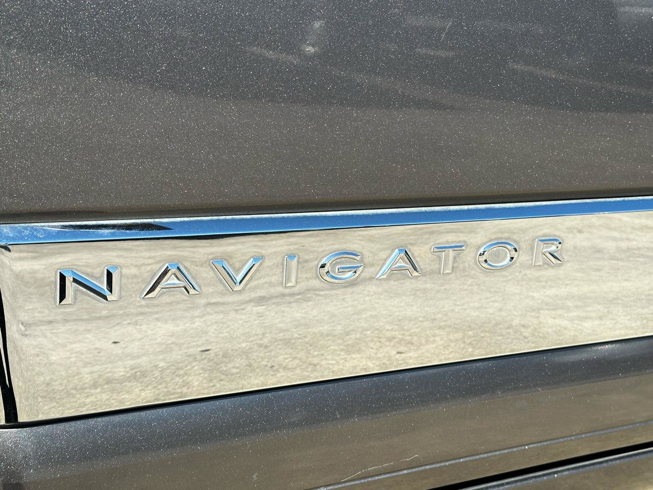 Used 2012 Lincoln Navigator 2WD image 16