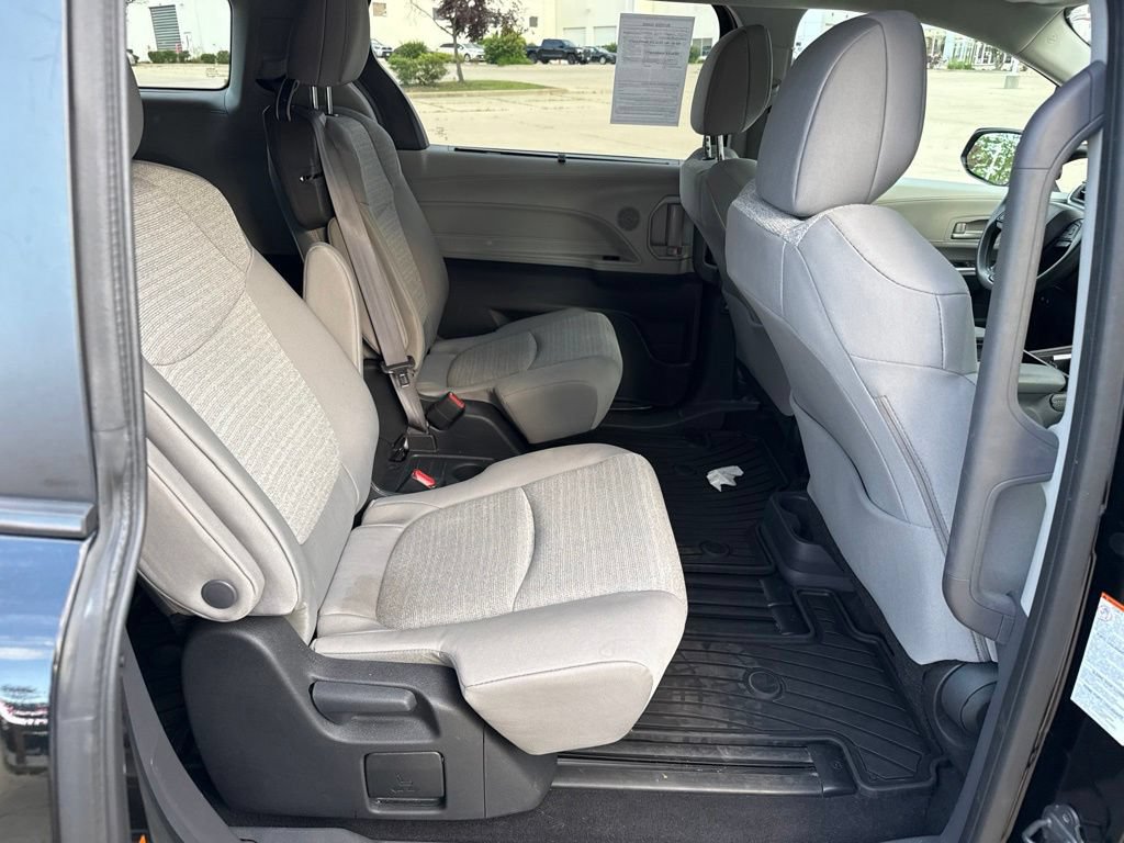 Used 2023 Toyota Sienna LE FWD image 17