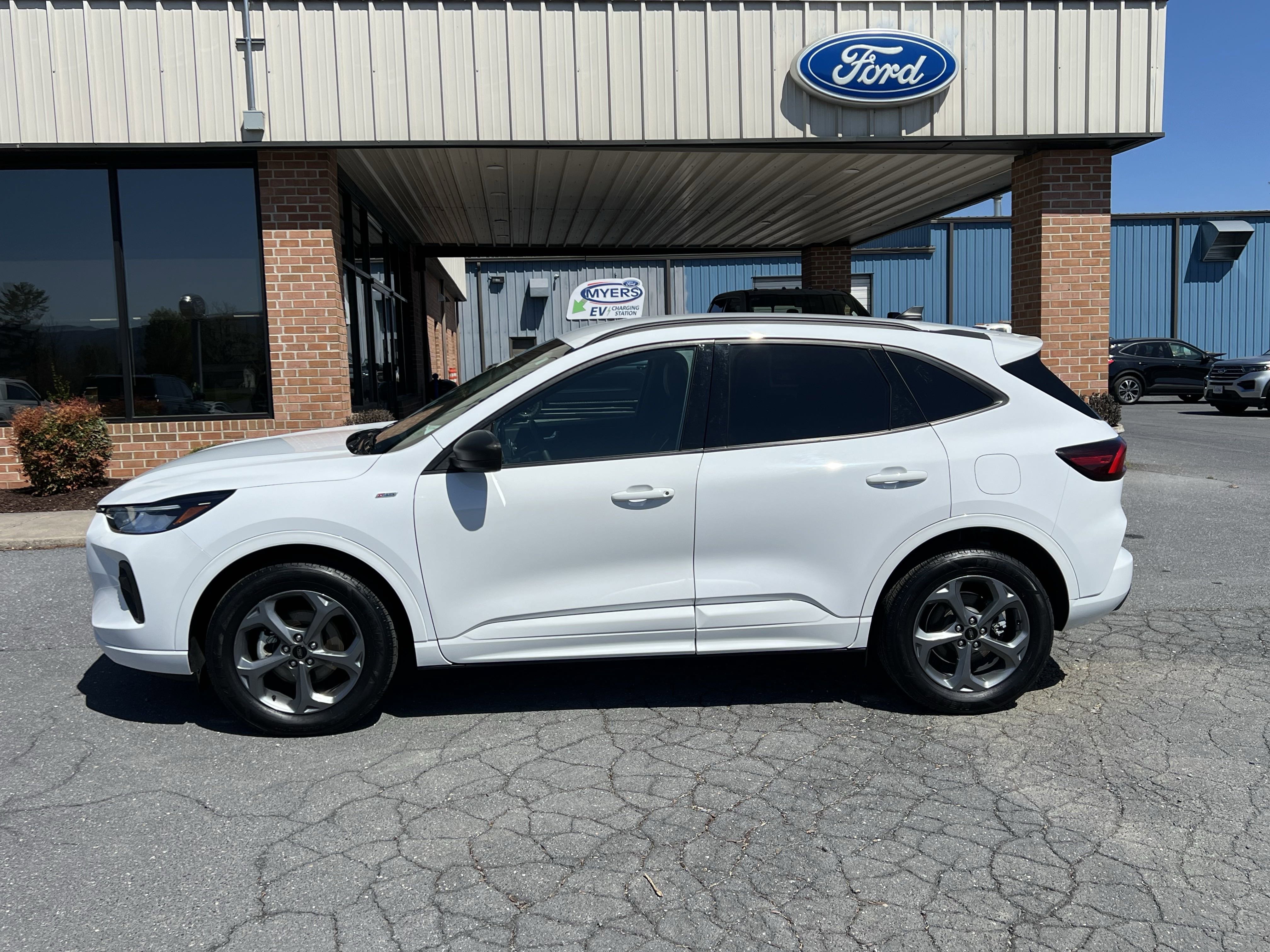 Used 2023 Ford Escape ST-Line image 1