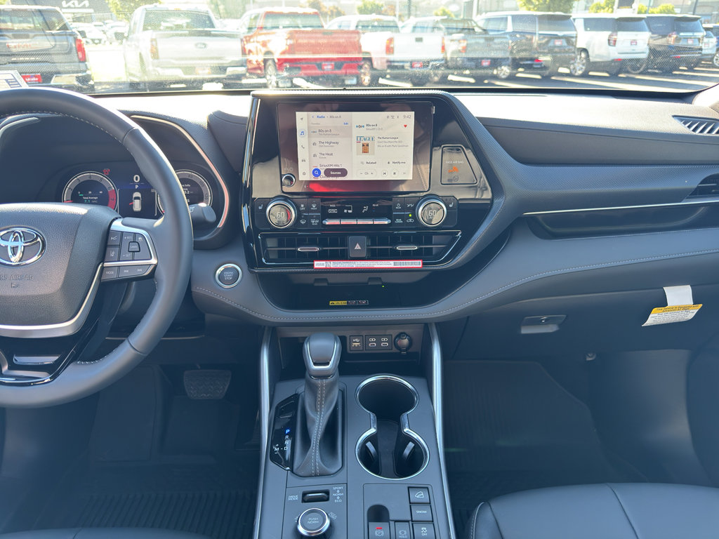 New 2025 Toyota Highlander XSE image 11