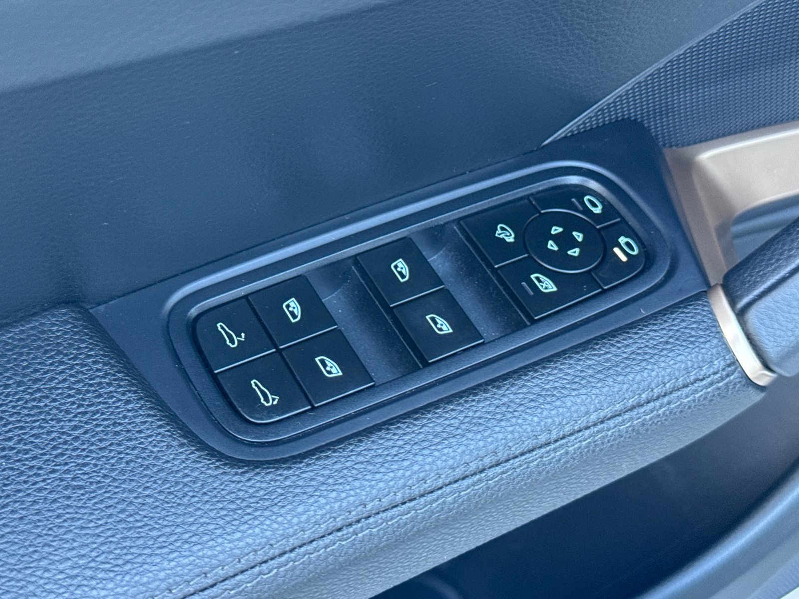 Certified 2024 Porsche Cayenne AWD/4WD image 13