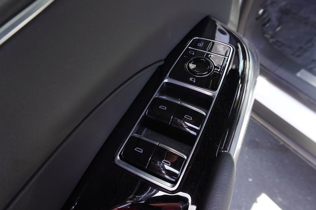 New 2025 Cadillac Lyriq Luxury image 15