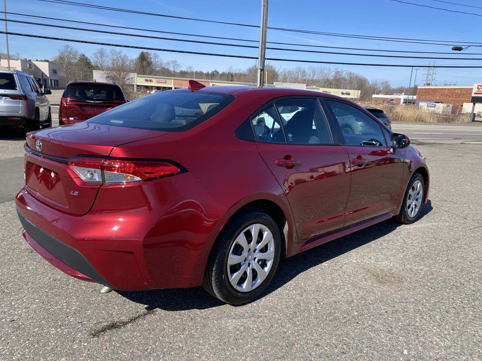 Used 2022 Toyota Corolla LE image 3