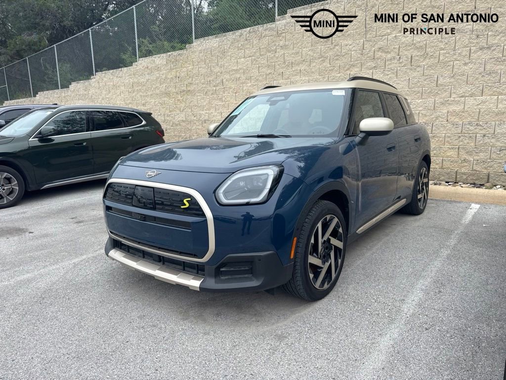 Certified 2025 MINI Cooper Countryman SE w/ Comfort Package Max AWD/4WD image 1