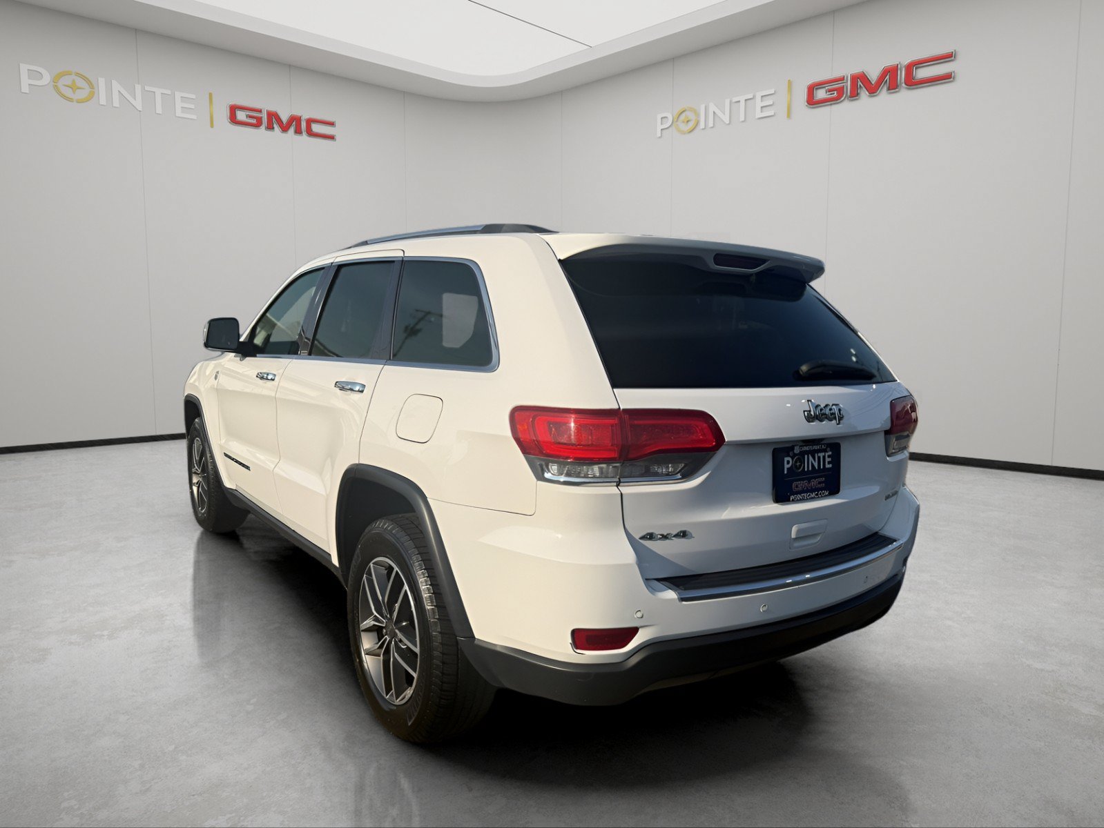 Used 2019 Jeep Grand Cherokee Limited w/ Luxury Group II AWD/4WD image 4