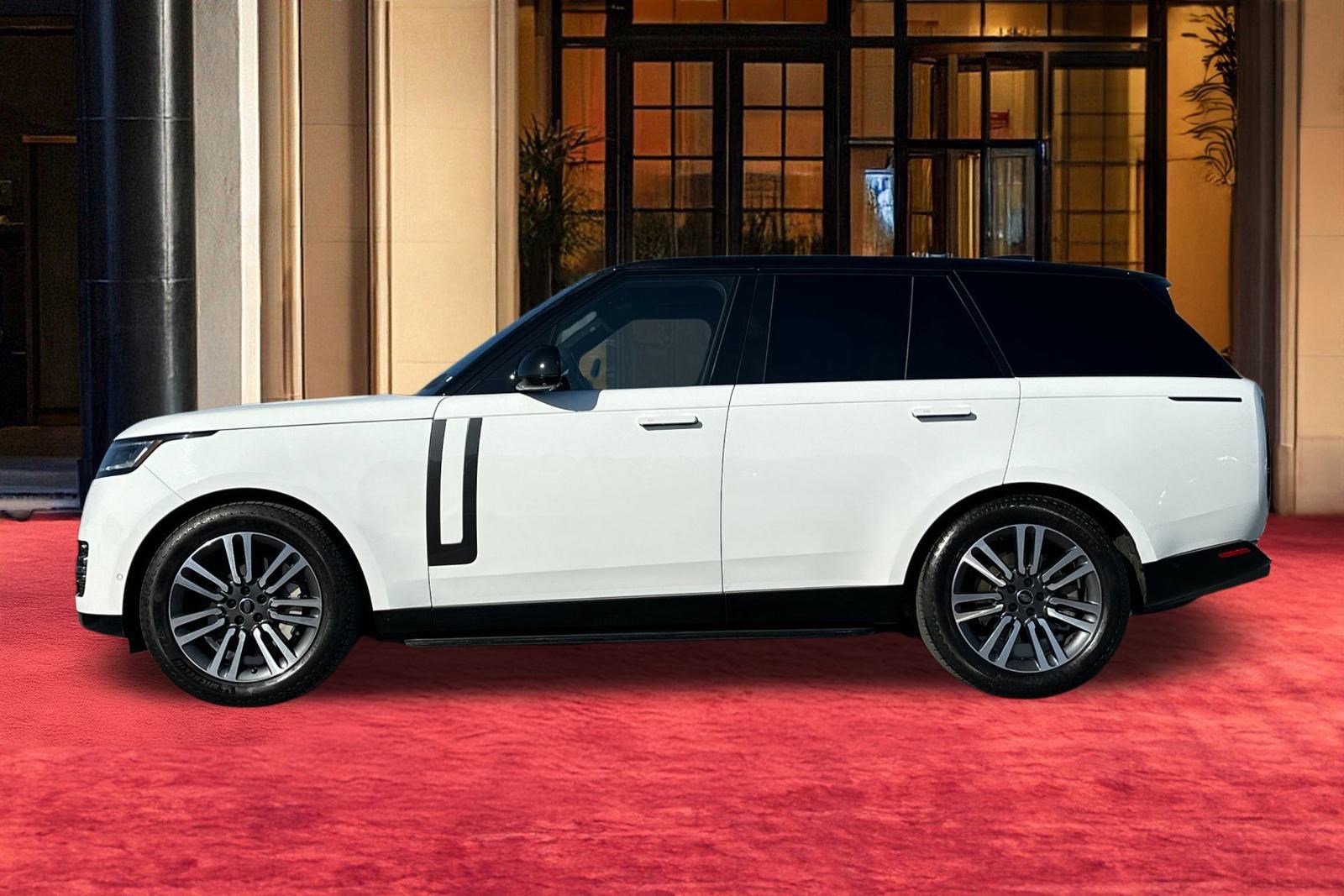 Used 2023 Land Rover Range Rover SE image 3