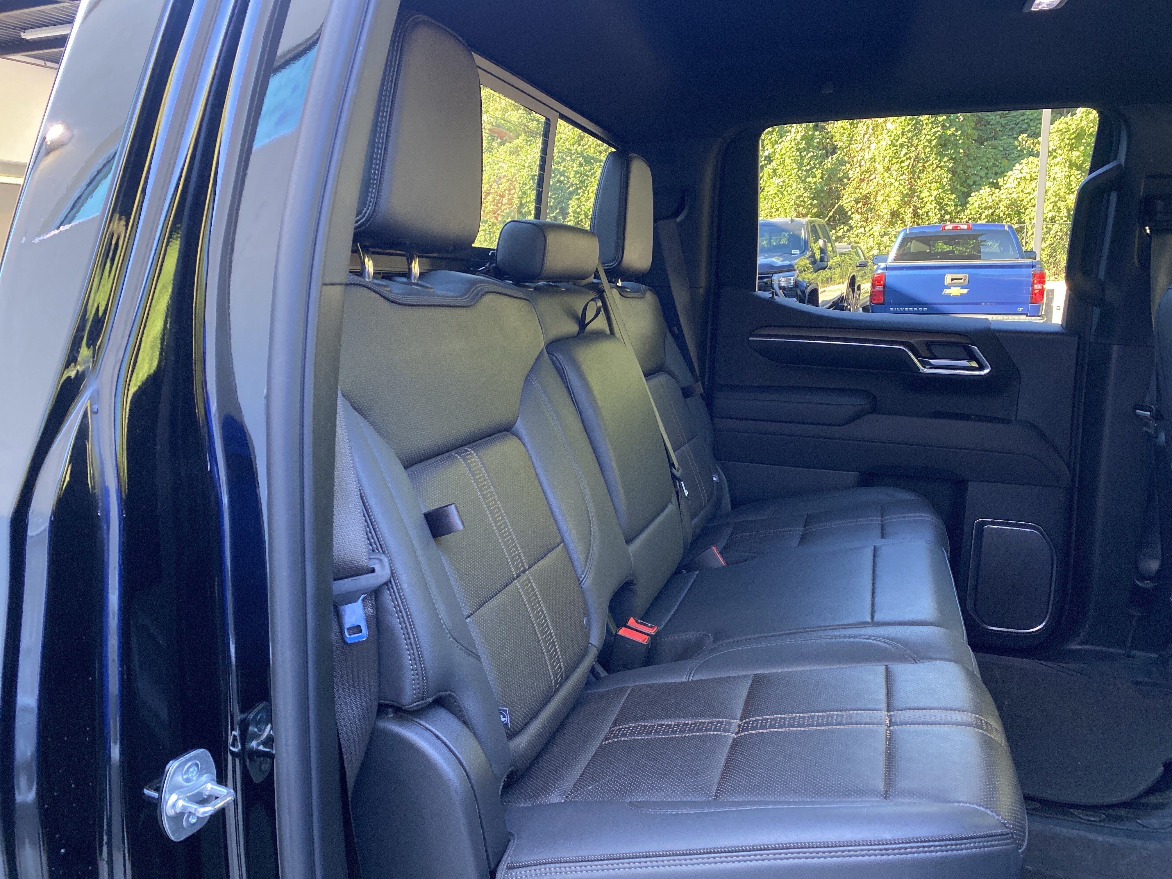 Used 2025 Chevrolet Silverado 1500 High Country w/ Midnight Edition AWD/4WD image 37