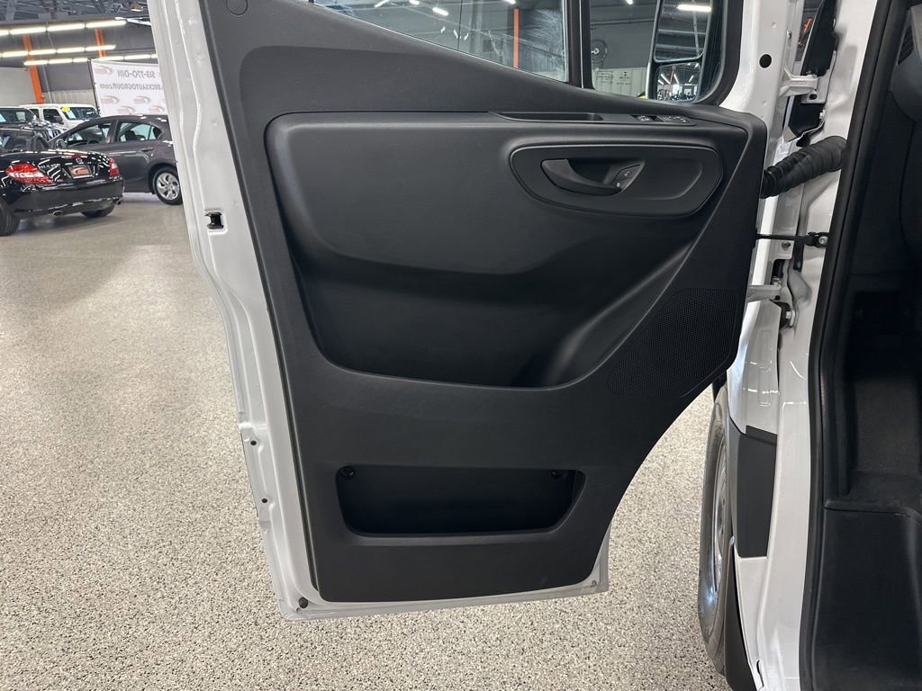 Used 2022 Mercedes-Benz Sprinter 1500 image 12