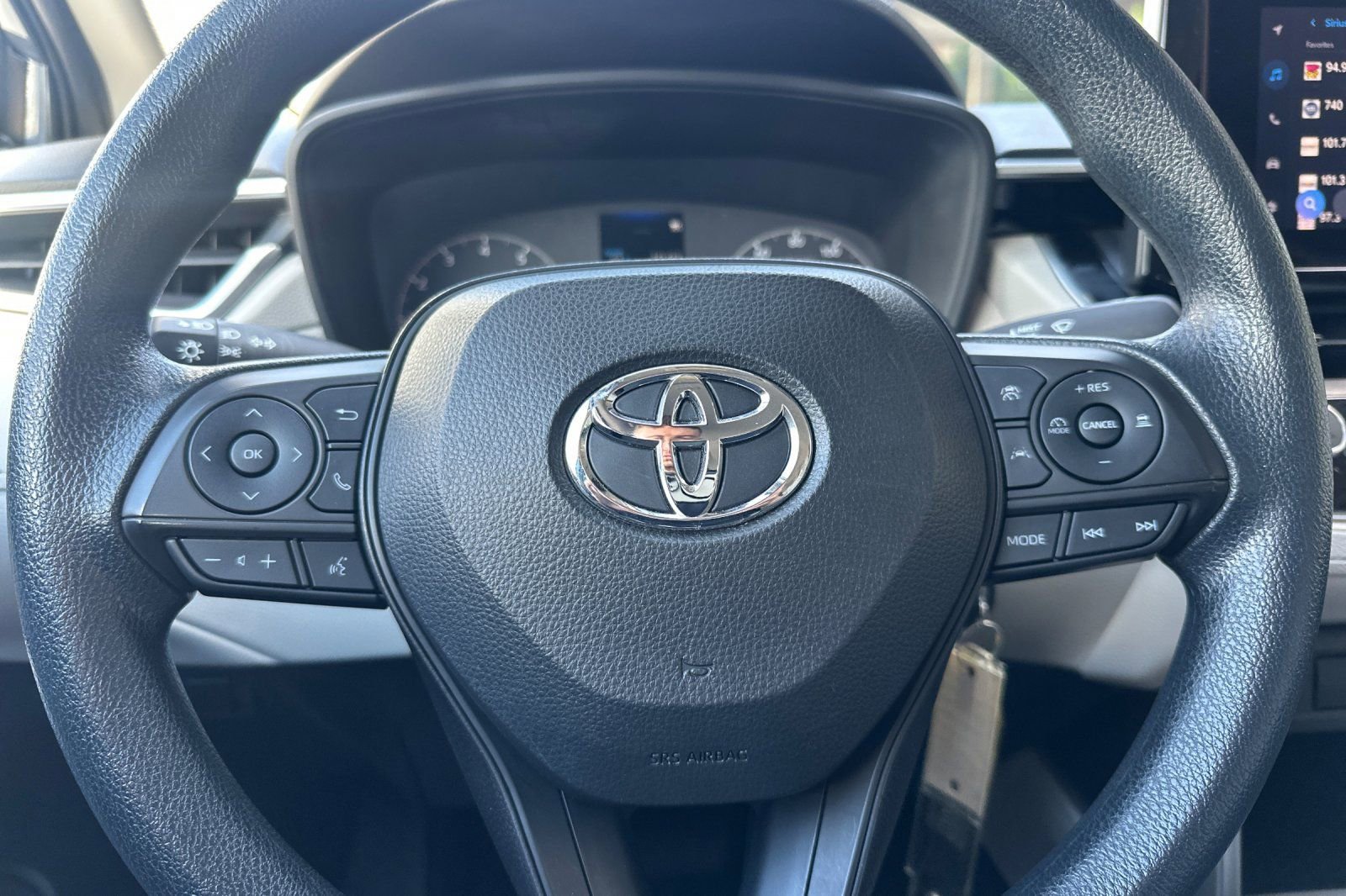 Used 2023 Toyota Corolla Cross L AWD/4WD image 25