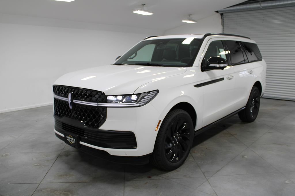 New 2025 Lincoln Navigator Reserve w/ Jet Appearance Package AWD/4WD image 3