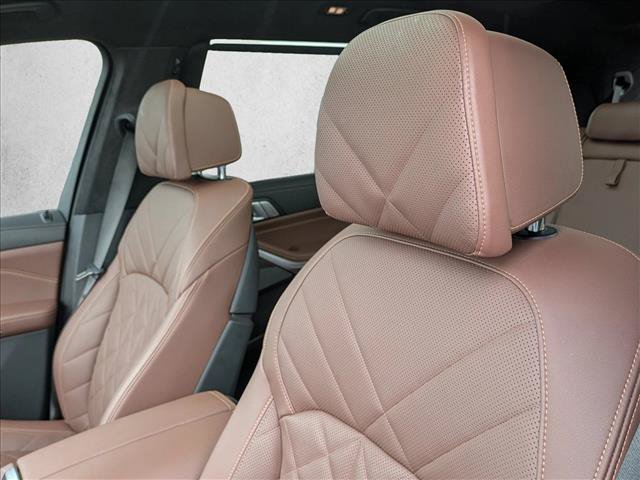 Used 2024 BMW X7 xDrive40i w/ M Sport Package AWD/4WD image 14