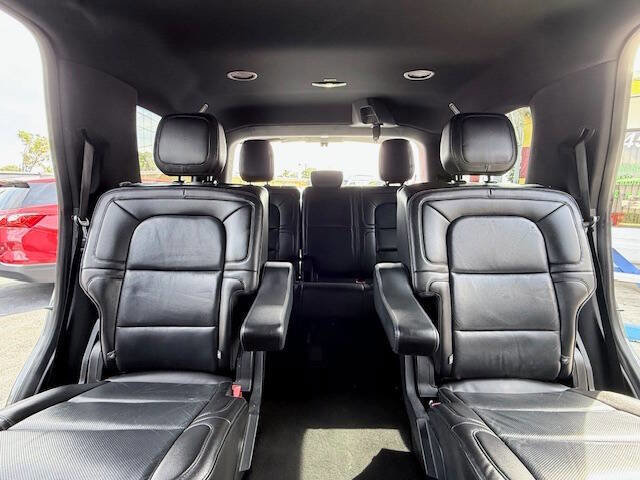 Used 2018 Lincoln Navigator Premiere image 12